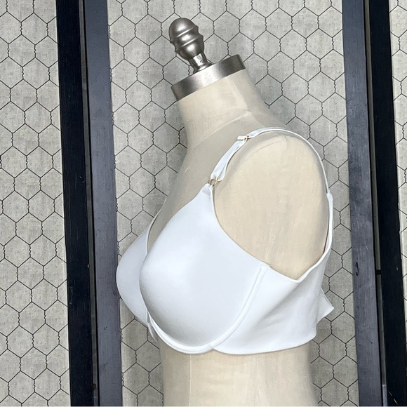 Vanity Fair Underwire Bra - Picture 2 of 8